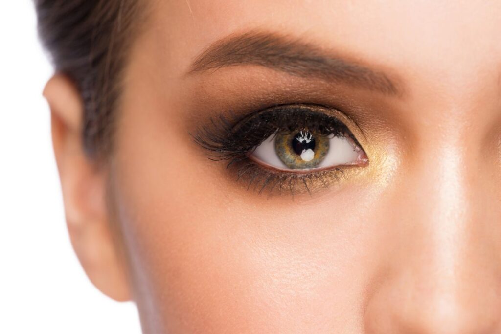 Eye Makeup Tricks to Look Younger Instantly