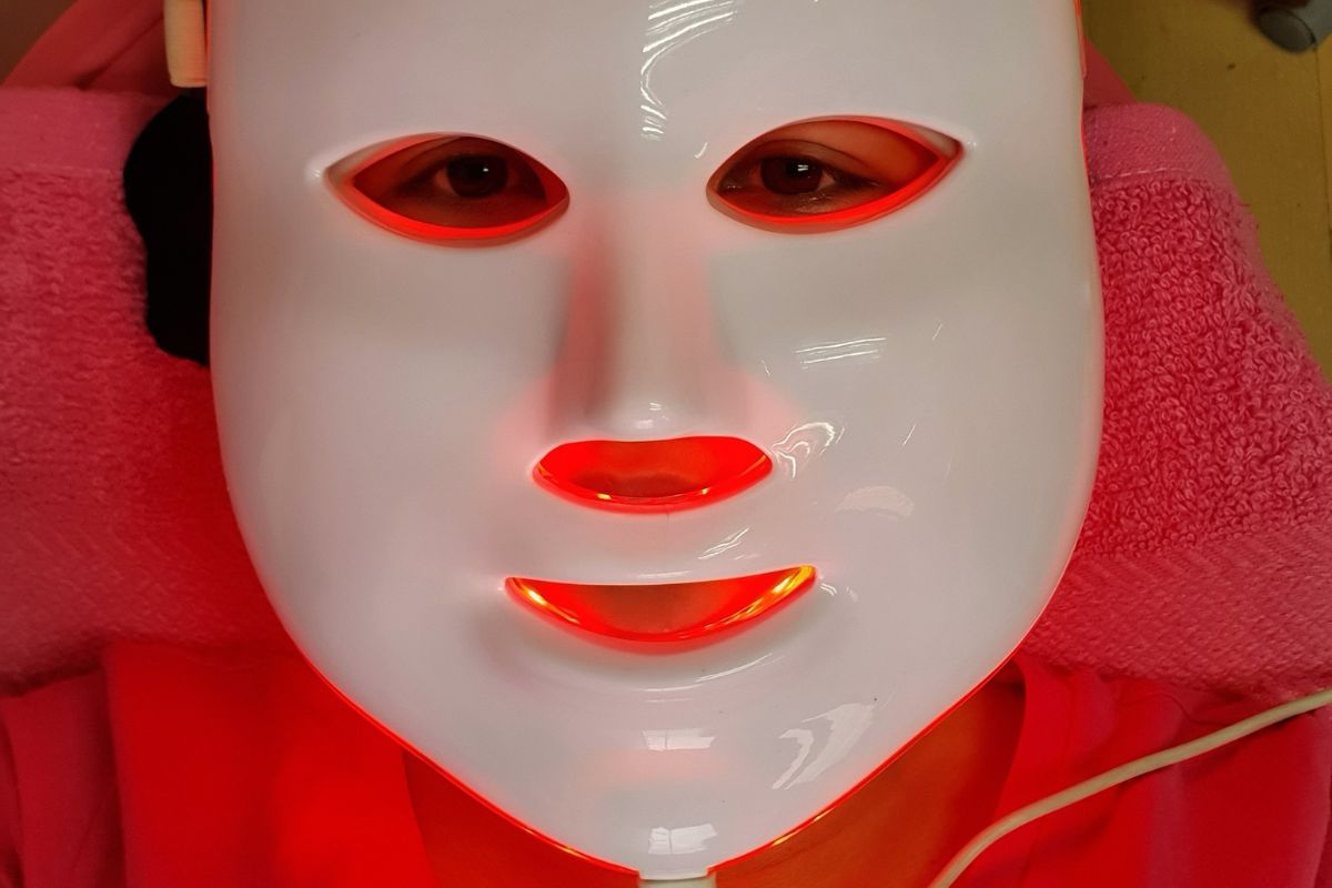 red LED face mask