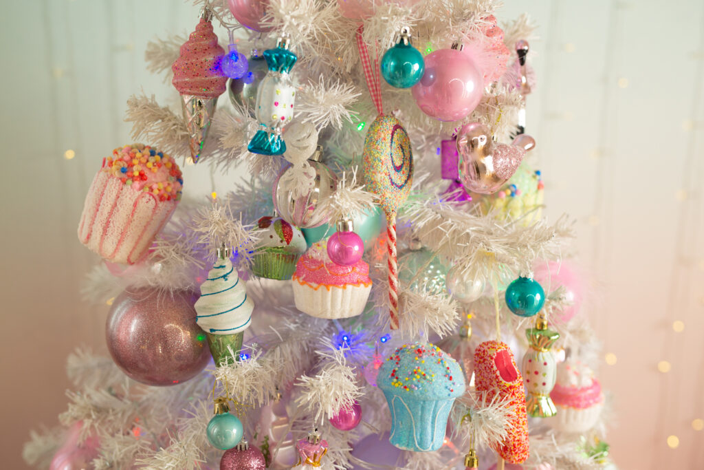 Sweet Trend: Candy-Toned Christmas Decor